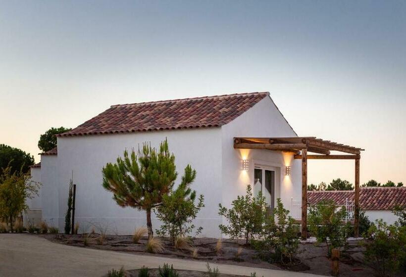 プールビュースタンダードルーム, Independente Comporta