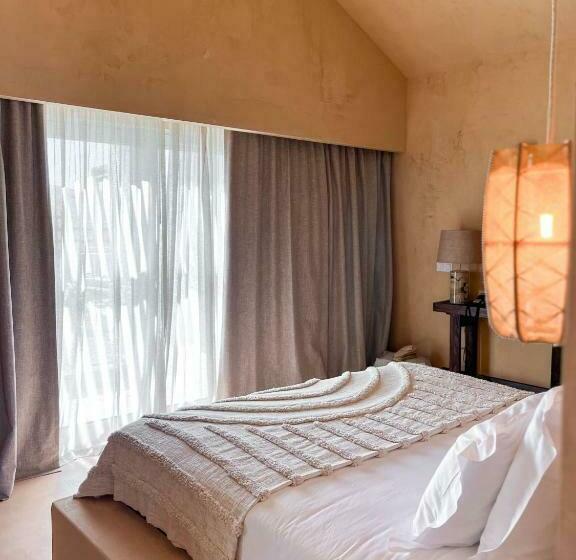 プールビュースタンダードルーム, Independente Comporta