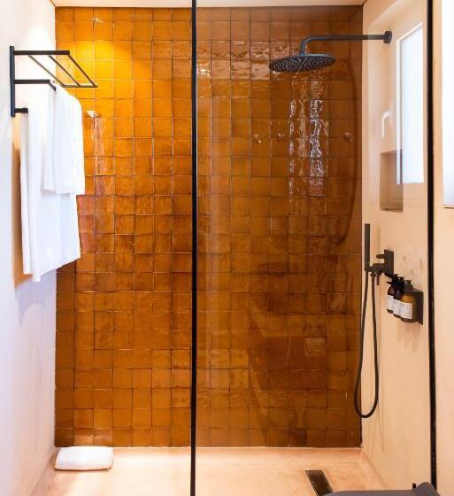 スタンダードルーム, Independente Comporta