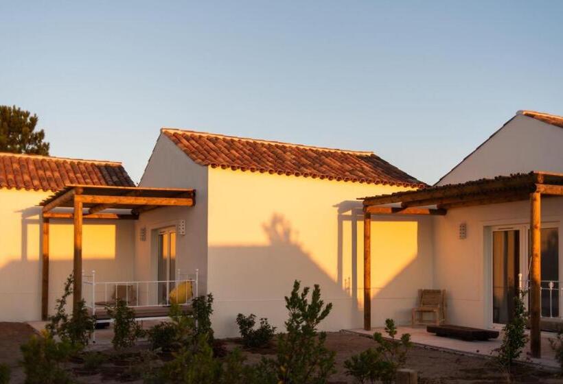 プールビュースタンダードルーム, Independente Comporta