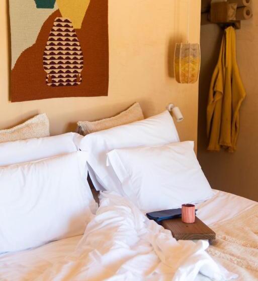 プールビュースタンダードルーム, Independente Comporta