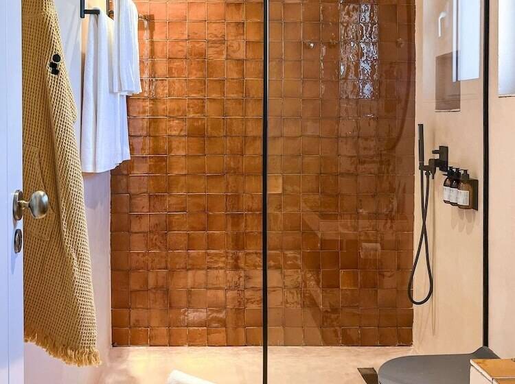 スタンダードルーム, Independente Comporta