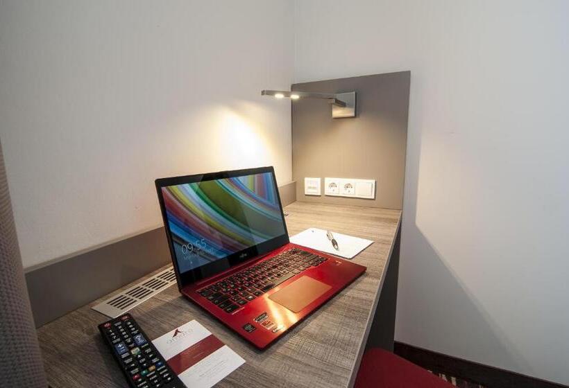 コンフォートトリプルルーム, Amaro