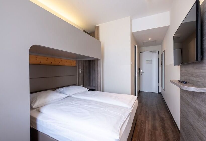 スタンダードトリプルルーム, Amaro