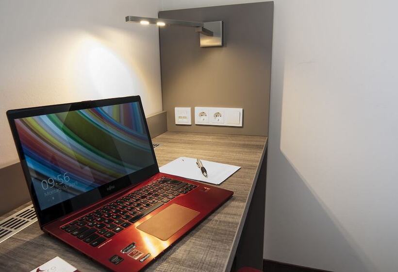 スタンダードトリプルルーム, Amaro