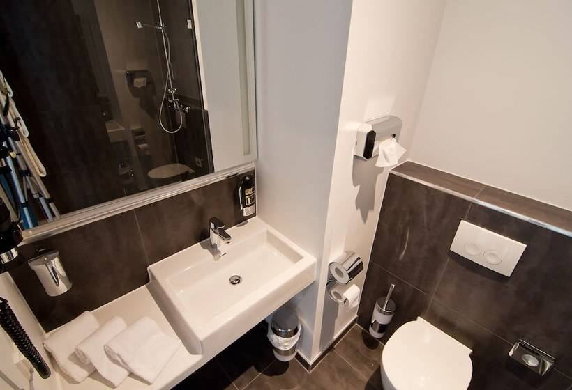 スタンダードトリプルルーム, Amaro