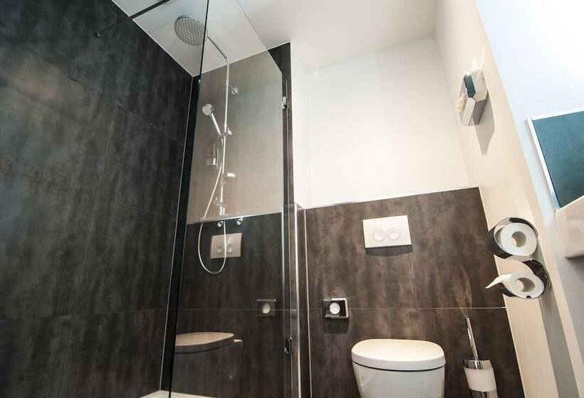 スタンダードトリプルルーム, Amaro