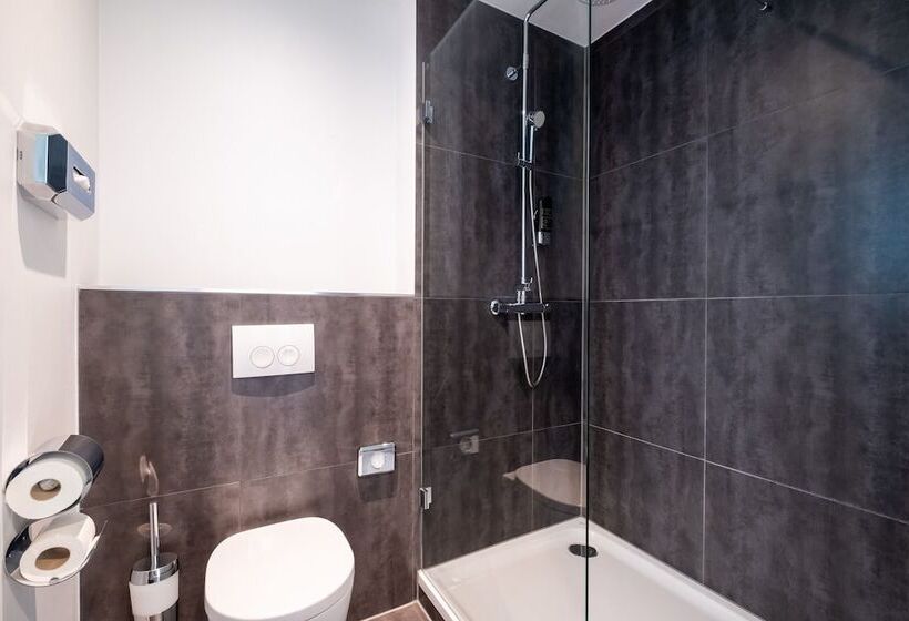 コンフォートトリプルルーム, Amaro