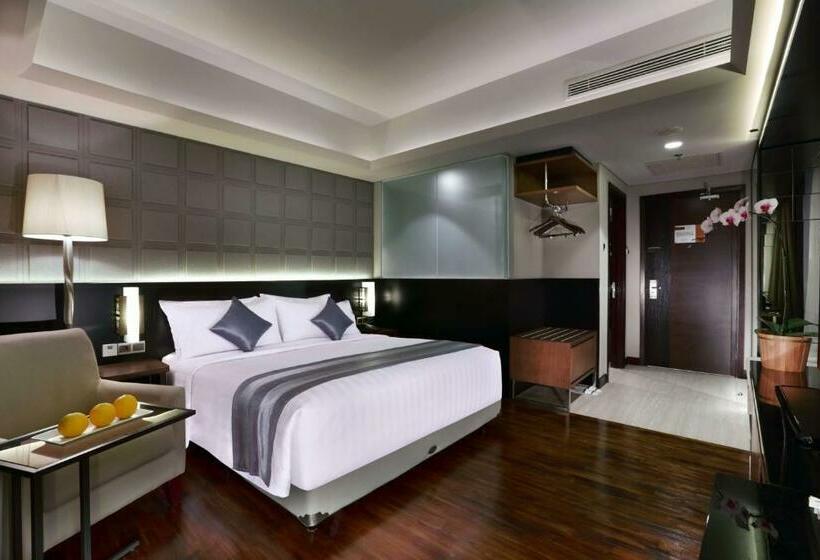 Номер Deluxe, Aston Pasteur