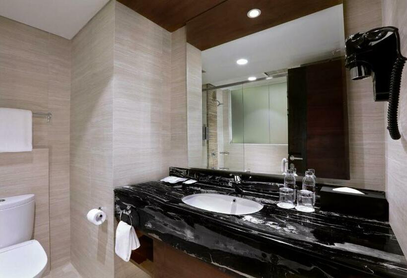 スーペリアールーム, Aston Pasteur