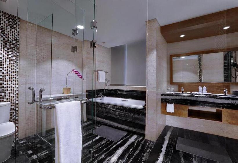 スイート, Aston Pasteur