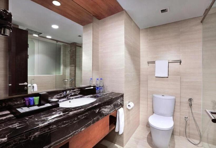 スイート(家族用), Aston Pasteur