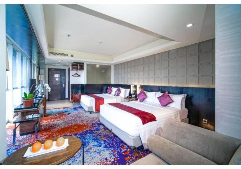 スイート(家族用), Aston Pasteur