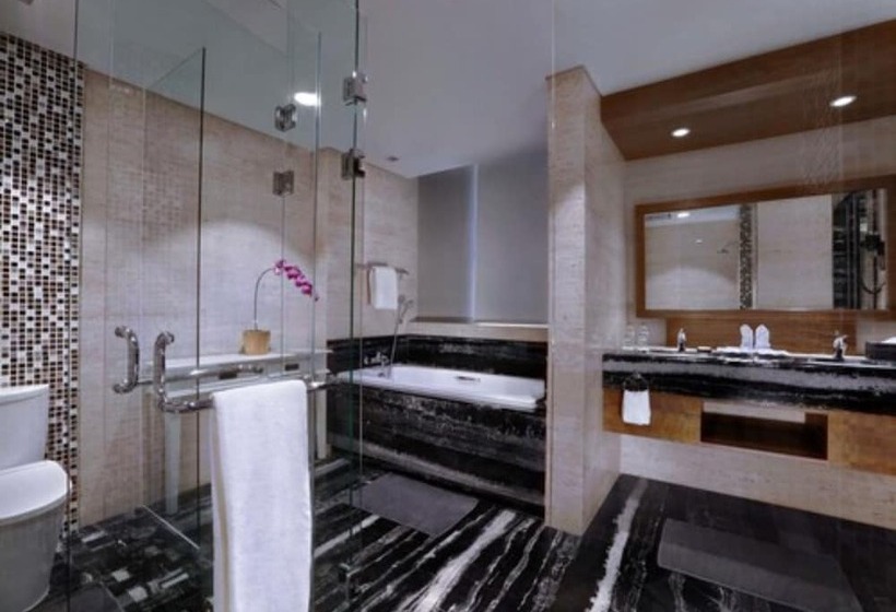 スイート, Aston Pasteur