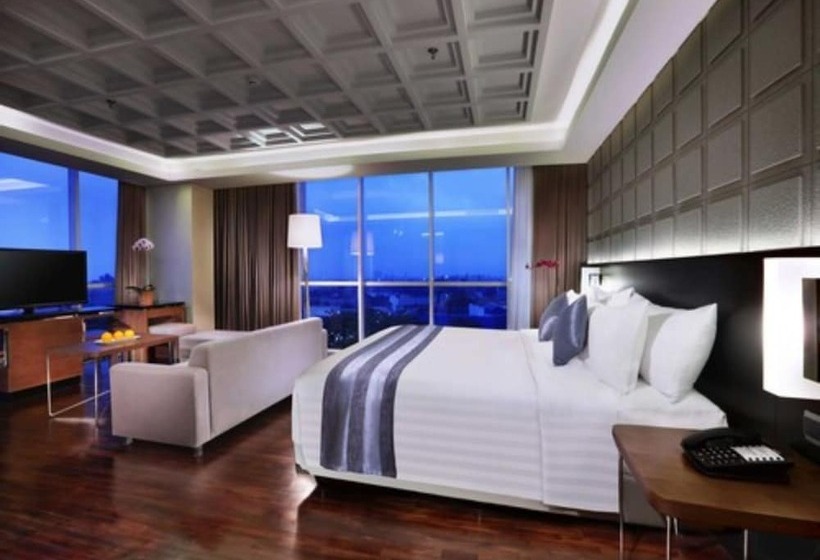 スイート, Aston Pasteur