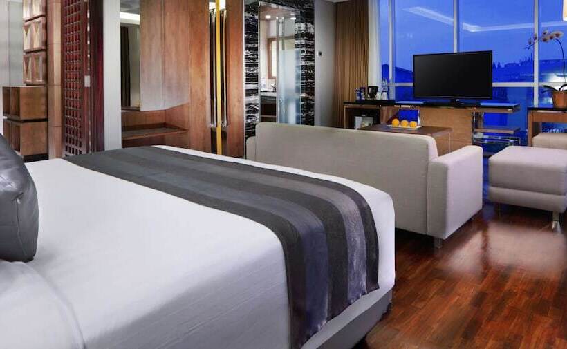 スイート, Aston Pasteur