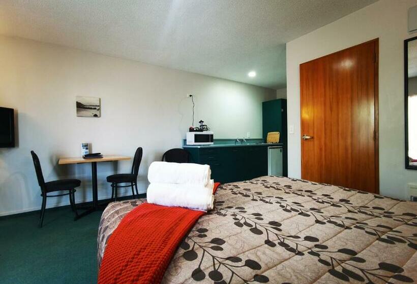 Студия Стандарт, Asure Ambassador Motor Lodge