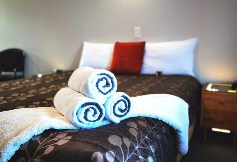 Студия Стандарт, Asure Ambassador Motor Lodge