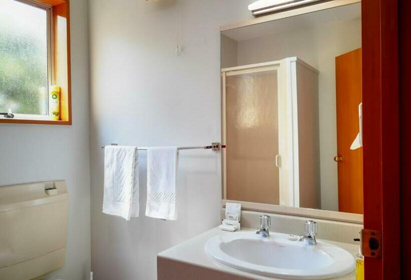 Студия Стандарт, Asure Ambassador Motor Lodge