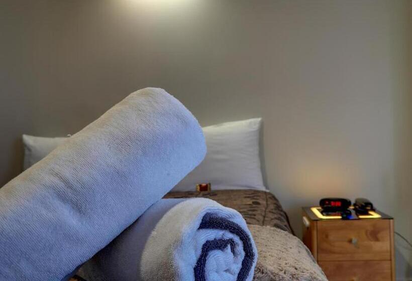 Студия Стандарт, Asure Ambassador Motor Lodge