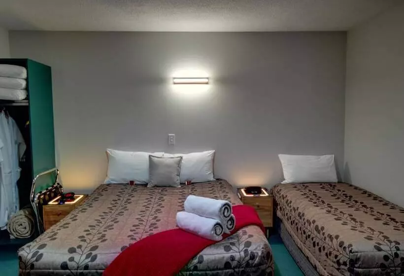 スタンダードスタジオ, Asure Ambassador Motor Lodge