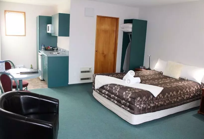 スタンダードスタジオ, Asure Ambassador Motor Lodge