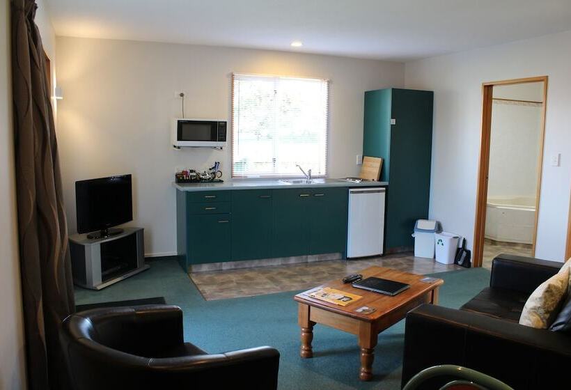 Президентский Люкс, Asure Ambassador Motor Lodge