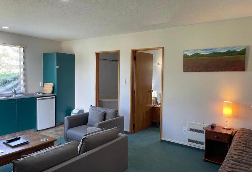 Президентский Люкс, Asure Ambassador Motor Lodge