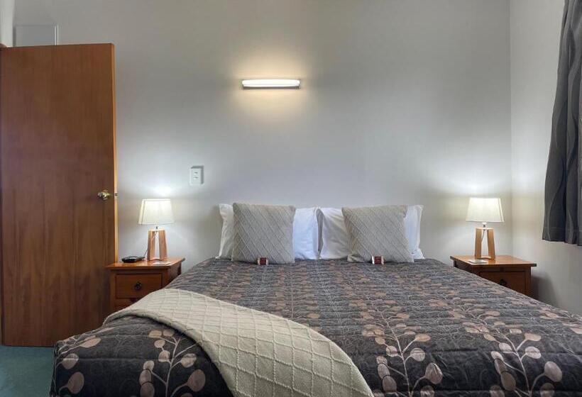 Президентский Люкс, Asure Ambassador Motor Lodge