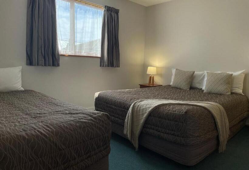Семейные Апартаменты 3 Спальни, Asure Ambassador Motor Lodge