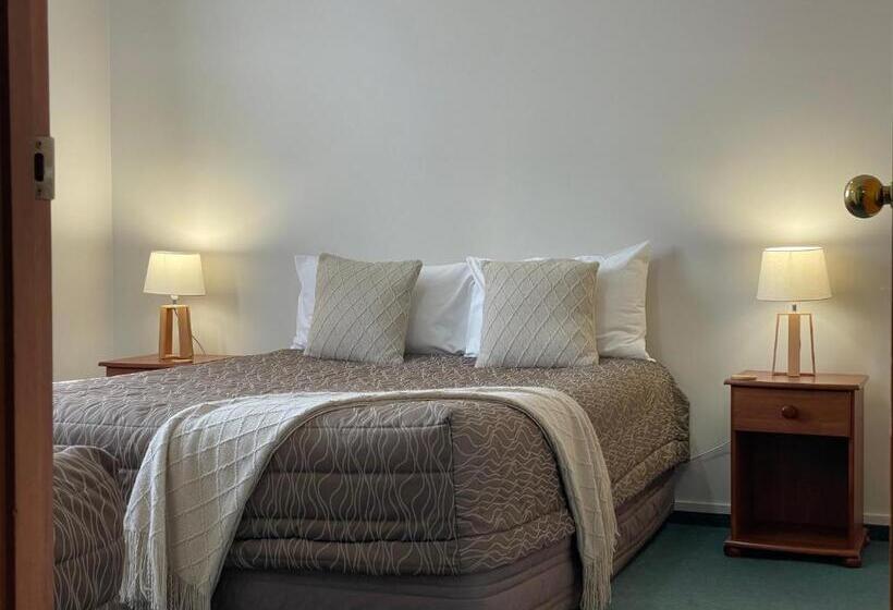 Семейные Апартаменты 3 Спальни, Asure Ambassador Motor Lodge