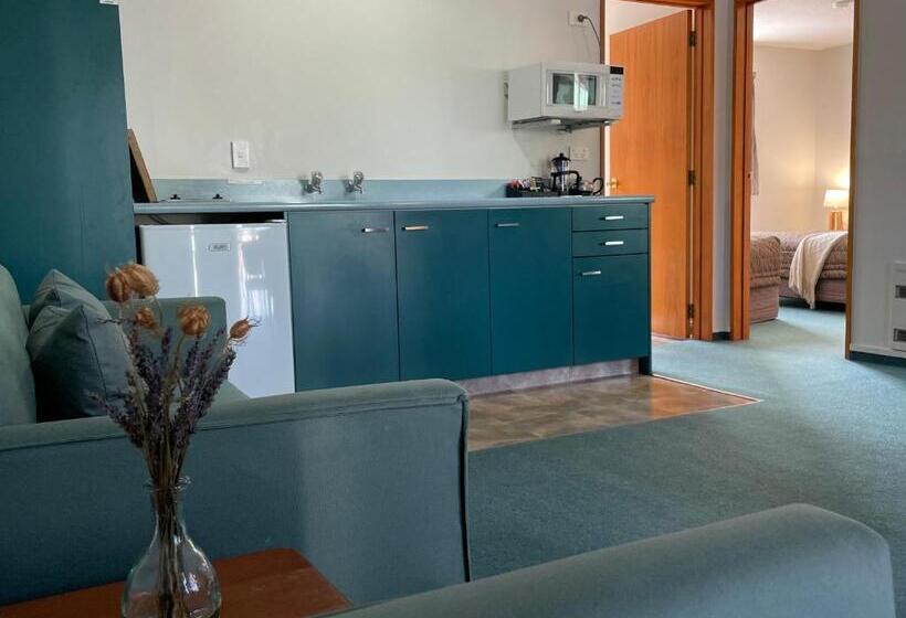 Семейные Апартаменты 3 Спальни, Asure Ambassador Motor Lodge