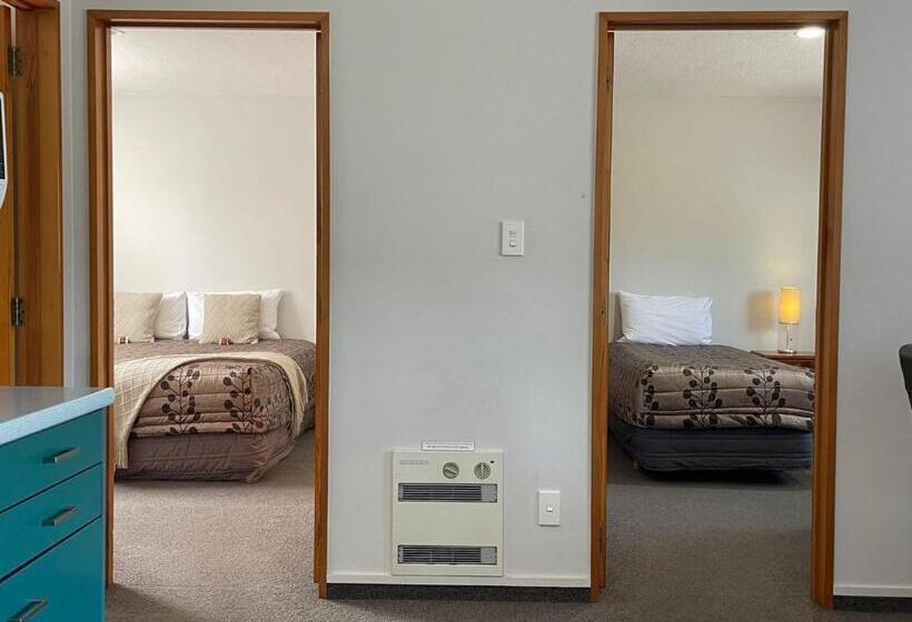 Семейные Апартаменты 3 Спальни, Asure Ambassador Motor Lodge