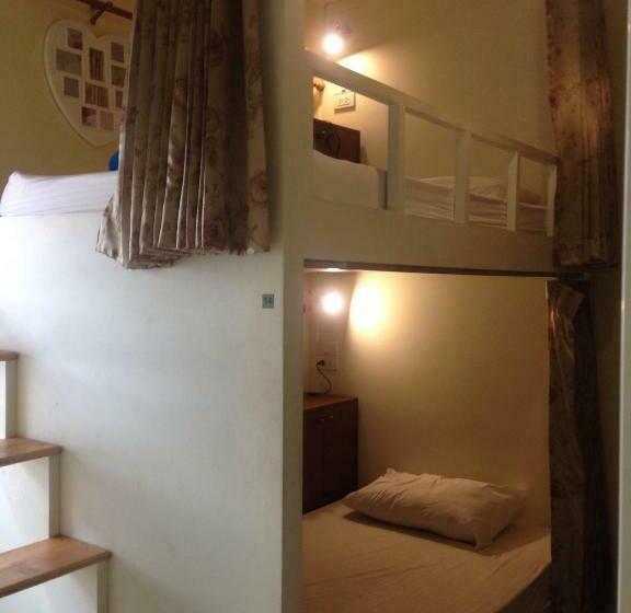 ファミリーステューディオ, Smile Capsule Hostel