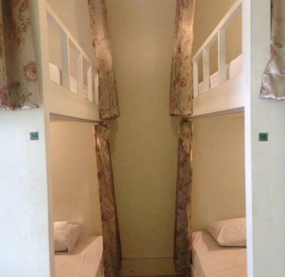 家庭工作室, Smile Capsule Hostel