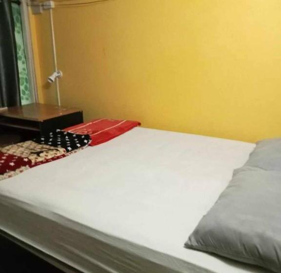 家庭工作室, Smile Capsule Hostel