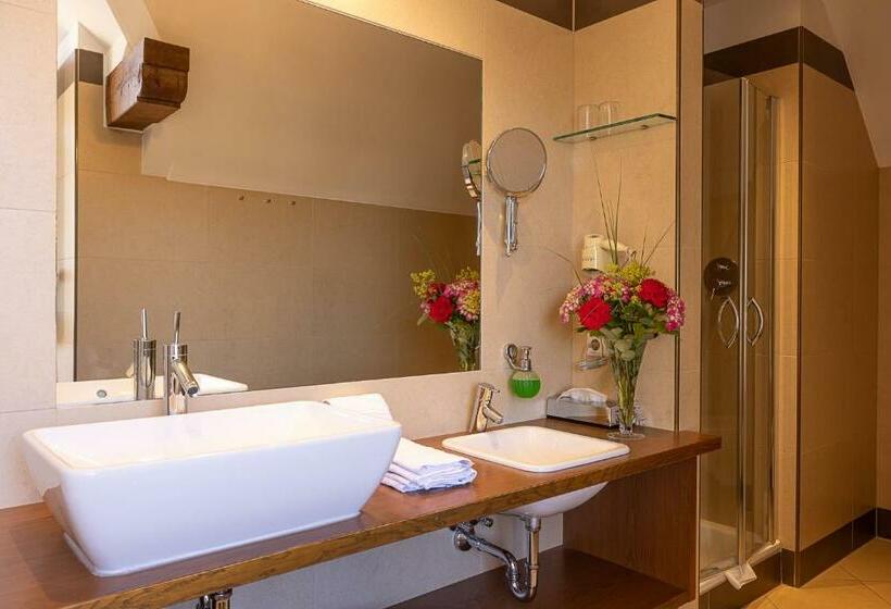 جناح, Finkennest Panoramic Garden Resort