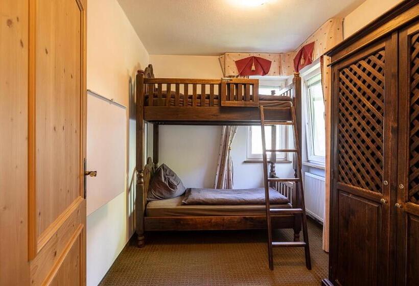 جناح مزود بجاكوزى, Finkennest Panoramic Garden Resort