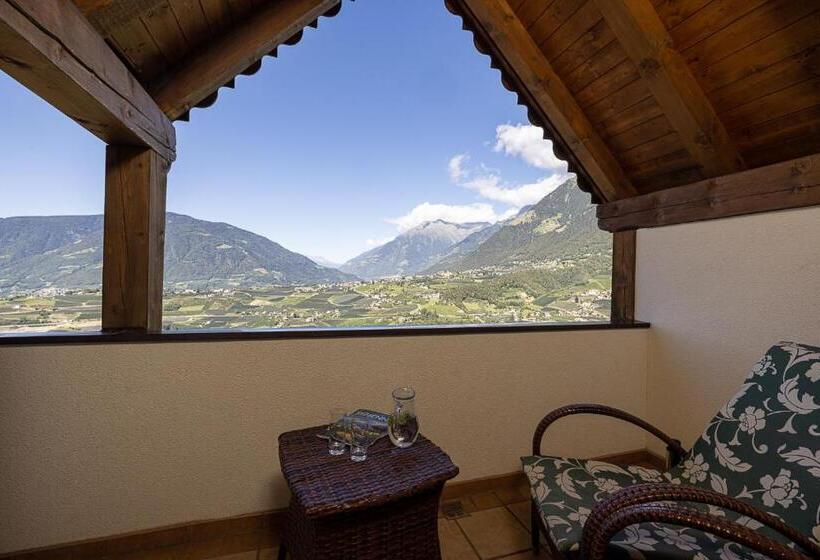 جناح مزود بجاكوزى, Finkennest Panoramic Garden Resort