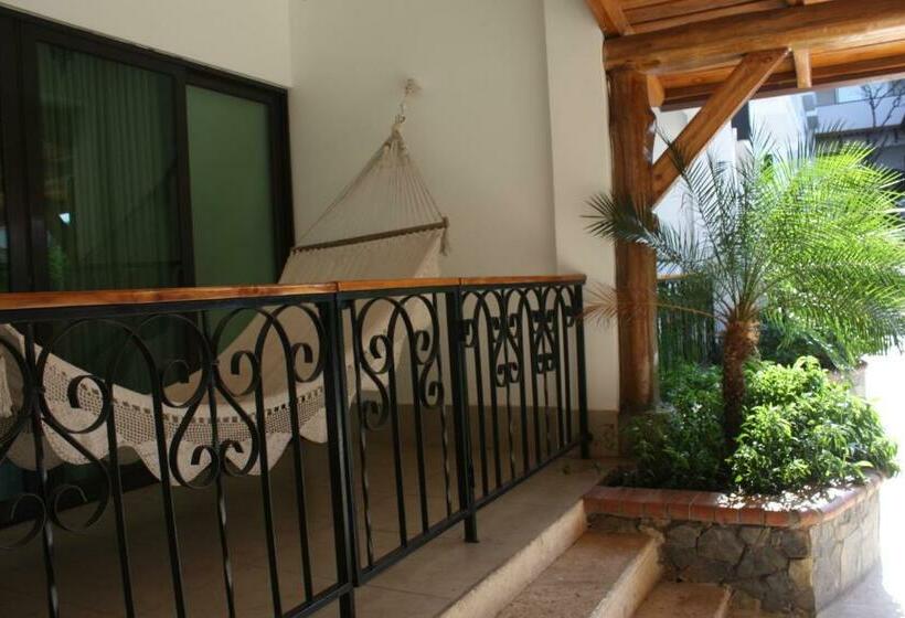 套房带泳池景, Gran David