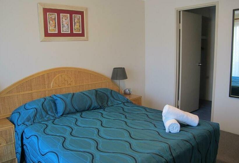 דירת שני חדרים, Grangewood Court Apartments