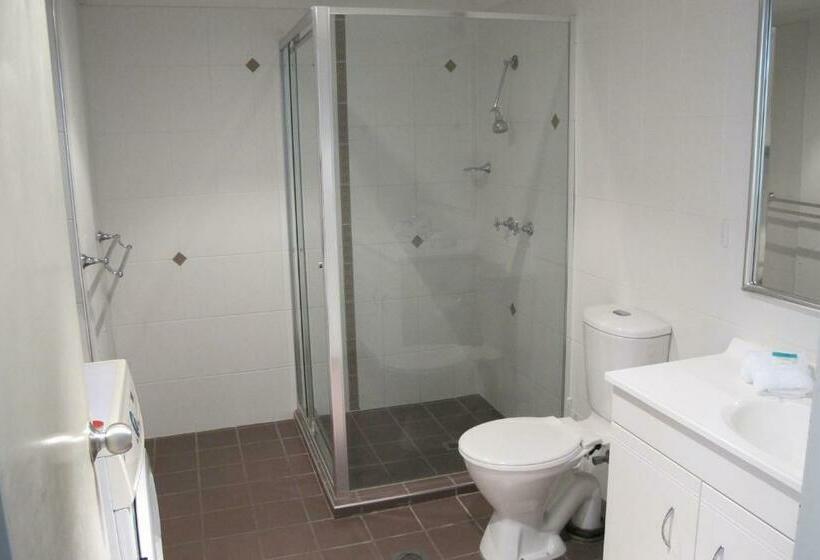 דירת שני חדרים, Grangewood Court Apartments