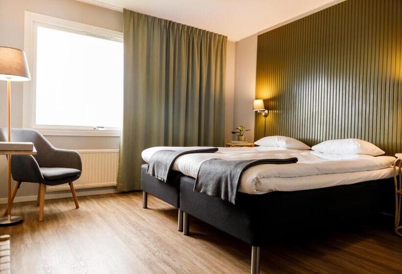 Superior Oda, L Nyboholm