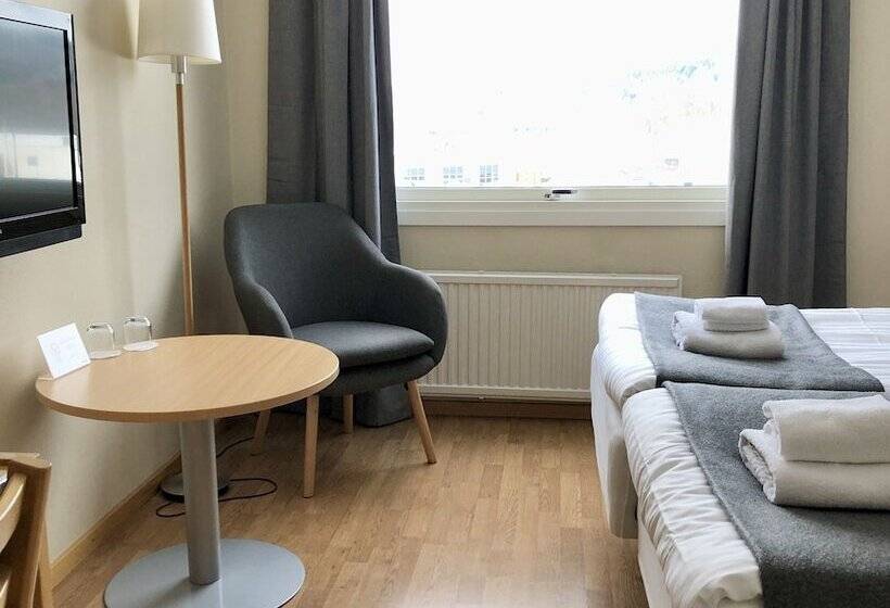 Ekonomik Oda, L Nyboholm