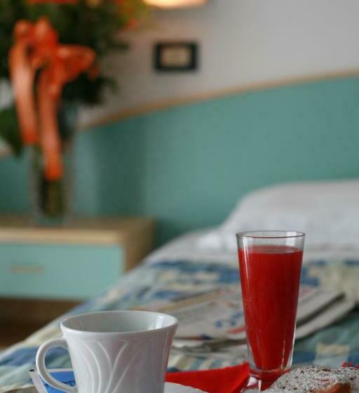 اتاق استاندارد سه نفره, Letizia