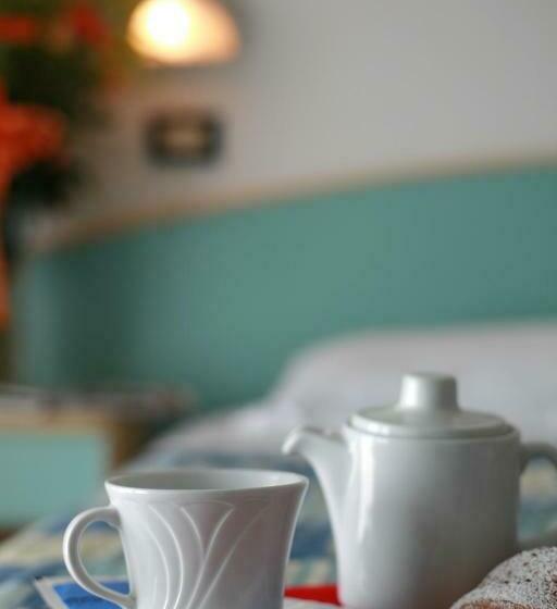 اتاق استاندارد سه نفره, Letizia