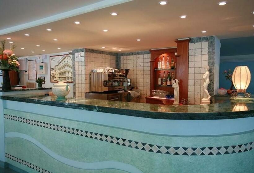 اتاق استاندارد سه نفره, Letizia