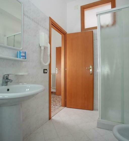 اتاق استاندارد چهار تخته, Letizia