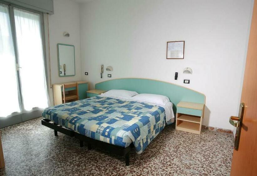 اتاق استاندارد چهار تخته, Letizia