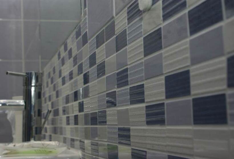 Economy Triple Room, Letizia